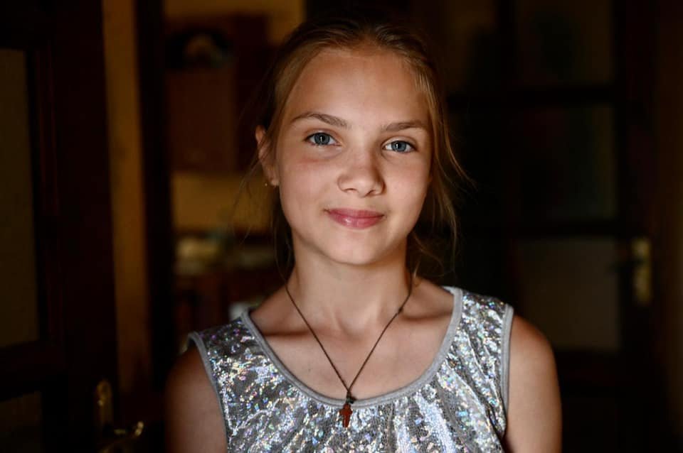 12-летняя Татьяна Тулайдан из села Стебны Раховского района, не опасаясь гроз и стихии, бушующих в регионе, спасла брата и троих соседних детей.