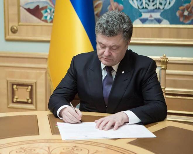 Порошенко подписал закон о иновещания