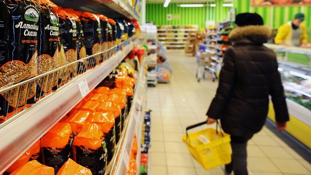 Споживча інфляція в Україні в січні-лютому 2018 року склала 2,4% в порівнянні з січнем-лютим 2017 року. Про це повідомила Державна служба статистики.
