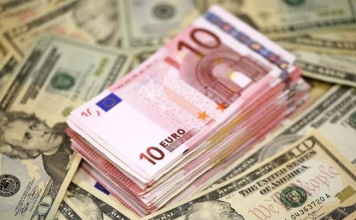 Те, що в Україні курс євро у понеділок, 15 січня, подолав позначку в 35 гривень - це нормальна поведінка валют.