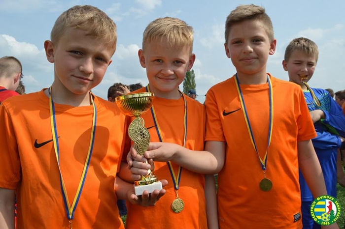 На Ужгородщине соревновались ученики в самом массовом футбольном турнире – финале «Кожаного мяча»