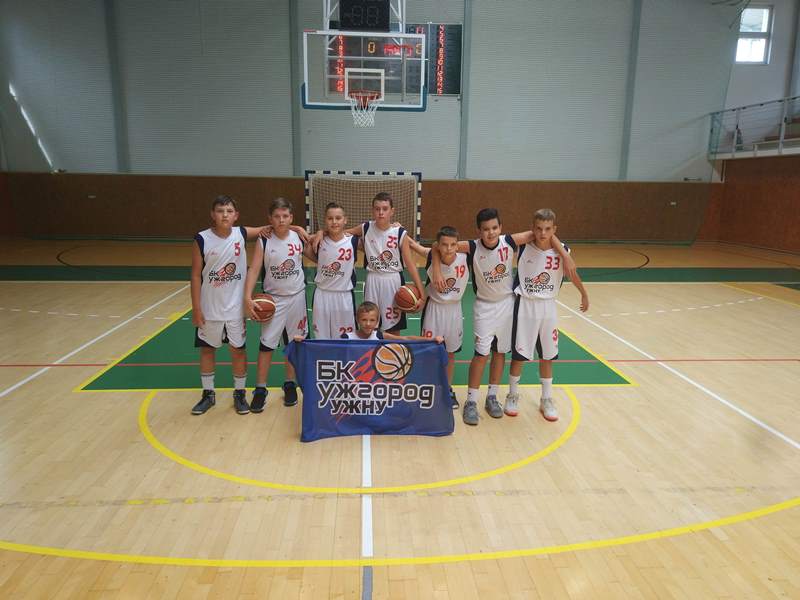 Юні баскетболісти з Ужгорода перемогли на міжнародному турнірі в Словаччині