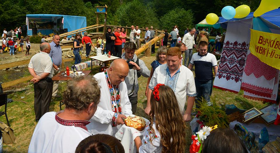 У селі Вучковена Міжгірщині,в мальовничому урочищі Петровець відбувся фестиваль бджолярів, приурочений до релігійного свята 