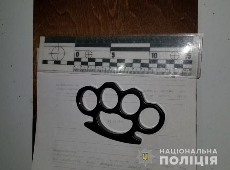 По факту незаконного обращения с холодным оружием следователи Тячевского отделения полиции начали досудебное расследование .