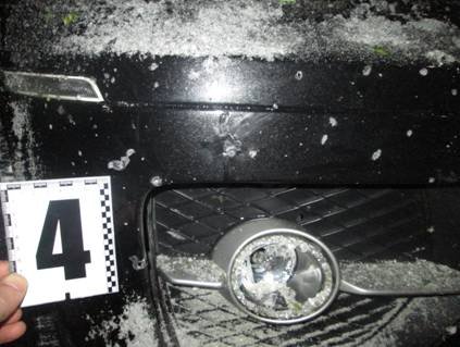 У Мукачеві вибухом пошкодило фару джипа BMW, повідомили у Головному управлінні Нацполіції у Закарпатській області. 