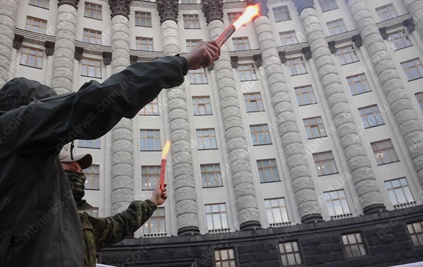 Бойцы требуют запретить в Украине российский бизнес.