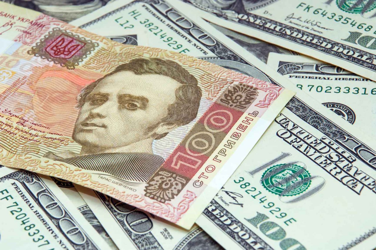 Долар подешевшав, євро та російський рубль подорожчали.