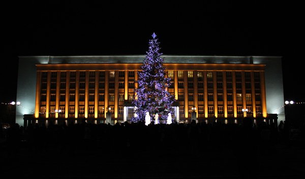 Запалення головної новорічної ялинки Закарпаття на площі Народній в Ужгороді пройде 19 грудня, у день святого Миколая Чудотворця.