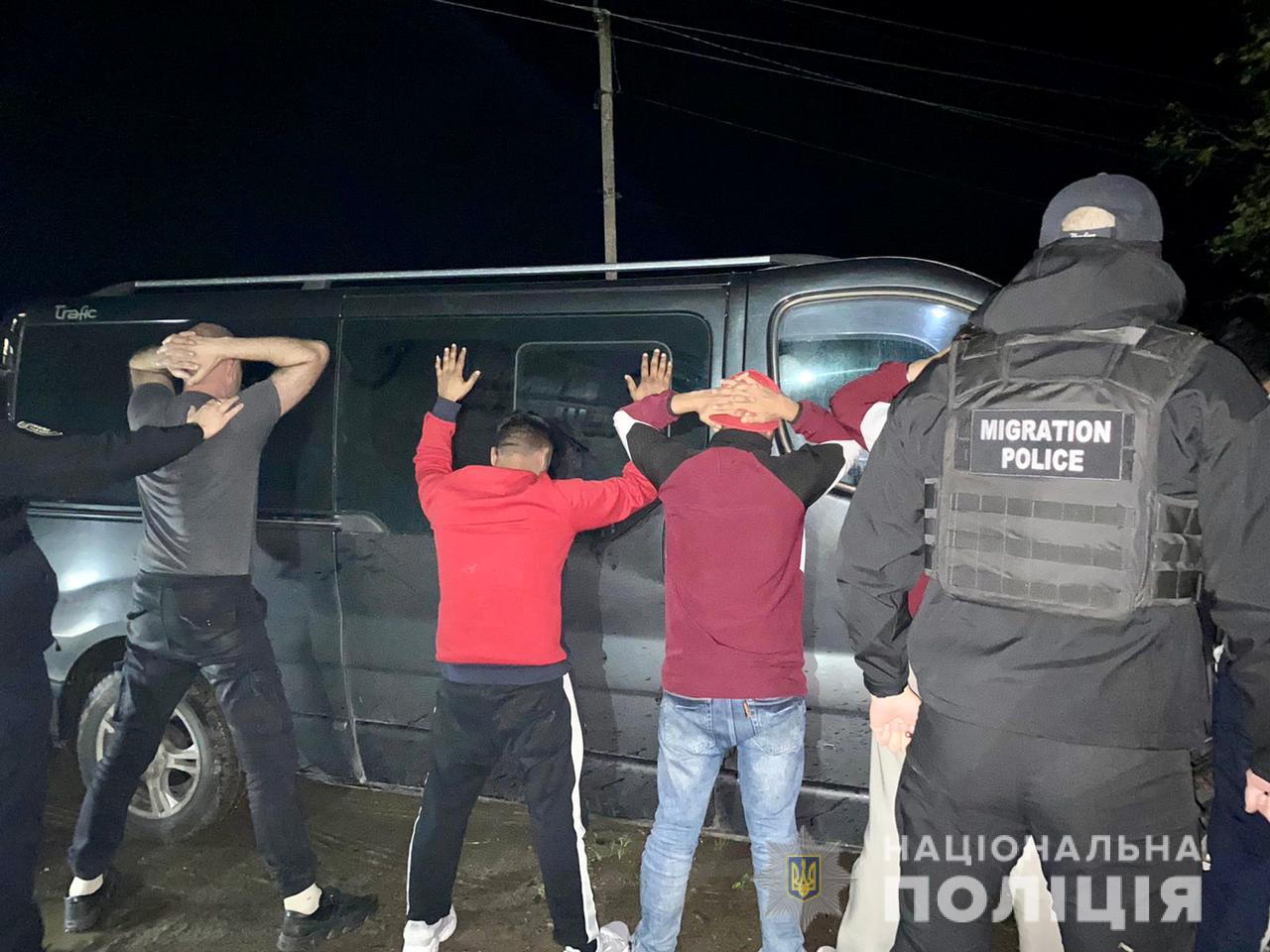 Через Закарпаття намагалися переправити нелегалів з Індії (ФОТО, ВІДЕО)