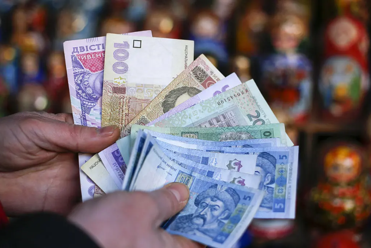 Незабаром з гаманців українців зникнуть деякі паперові гривні.