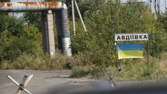 На Донбасі в районі Авдіївки бойовики двічі обстріляли українських військових артилерією калібром 122 мм, заявив прес-центр штабу АТО.