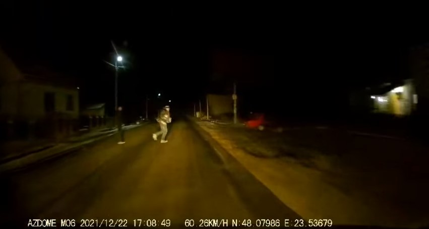 Відео з інцидентом на дорозі у селі Вонігово, Буштинської селищноої громади Тячівського району.