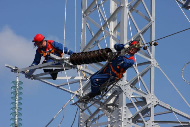 Вісім десятків населених пунктів Львівщини залишилися без електрики через негоду