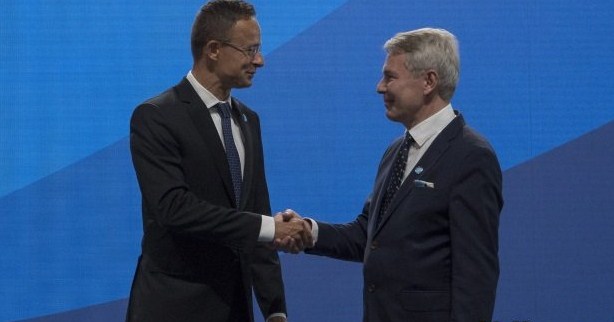 Петер Сійярто на зустрічі зі своїми колегами з ЄС в Гельсінкі заявив, що і в Угорщини та у ЄС є економічні, стратегічні і політичні інтереси в розширенні блоку, щодо інтеграції країн Західних Балкан.
