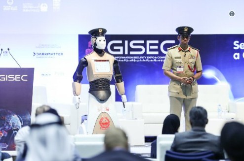 Полиция Дубая взяла на работу робота REEM, спроектированного испанской компанией PAL Robotics. Он выйдет на службу 24 мая.