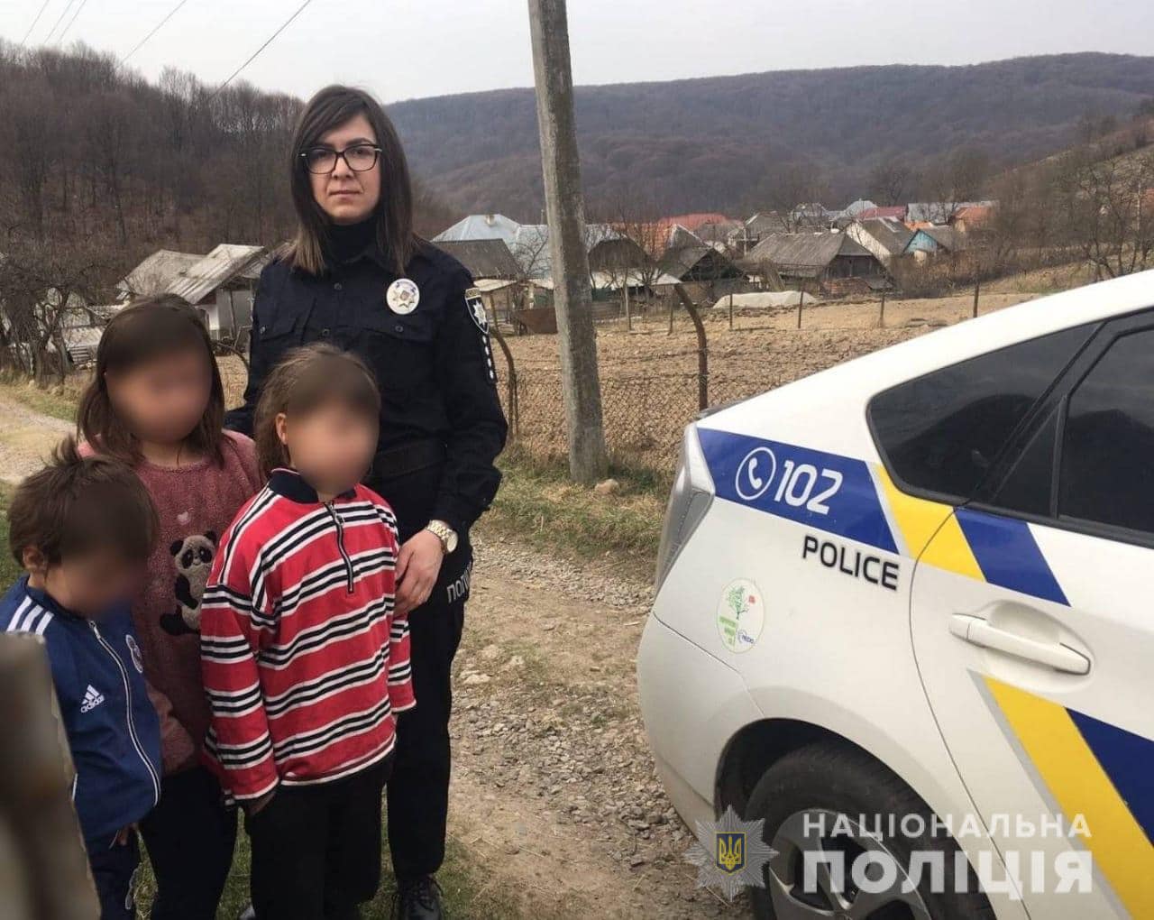 Сегодня, 30 марта, ювенальные полицейские Иршавы в очередной раз посетили палату многодетной семьи в соседнем селе Собатино.