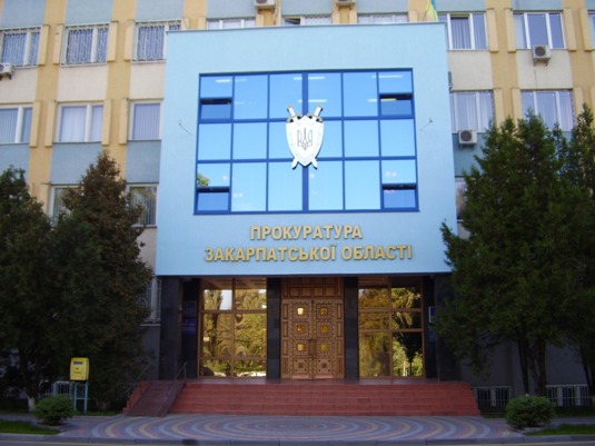 На прокурора Берегівської місцевої прокуратури Закарпатської області Ростислава Костура було накладено відповідне дисциплінарне стягнення.
