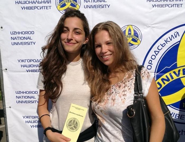 Елена Поцца і К’яра Константіно – італійські студентки Падуанського університету, в якому навчаються за магістерською програмою «Сучасні мови».