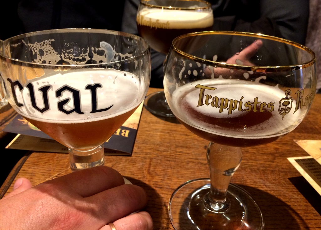 Бельгійське пиво – це особливий світ. Тут все ще варять пиво в монастирях та дотримуються сторічних технологій, а кількість видів пива нараховує багато сотень.
