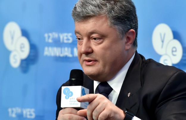 Ukrán válság - Porosenko: A nyugati államok a hadsereg gyengesége miatt nem adtak fegyvert Ukrajnának