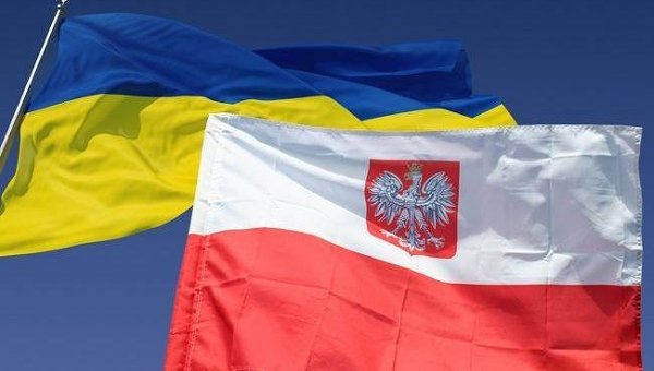 После начала начала конфликта в Донбассе в Польшу бросились почти один миллион украинцев, чего было достаточно для того, чтобы насытить местный рынок труда, пишет Bloomberg.