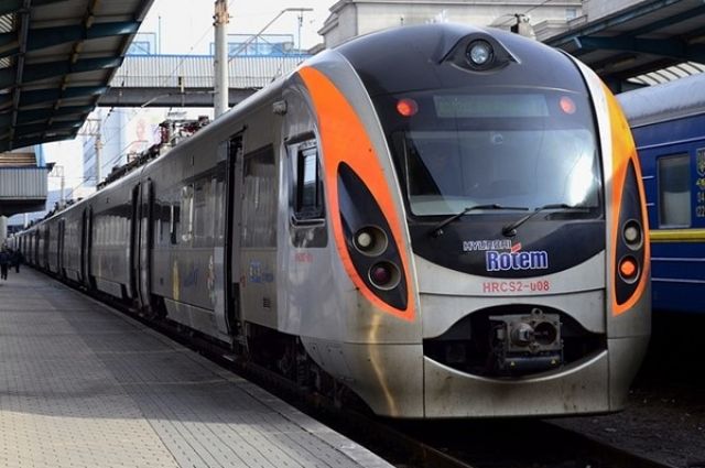 Від понеділка, 12 грудня, Укрзалізниця має 11 сполучень з Угорщиною. Зокрема з сусідньою країною сполучатимуть поїзди, які вирушатимуть із закарпатських вокзалів.