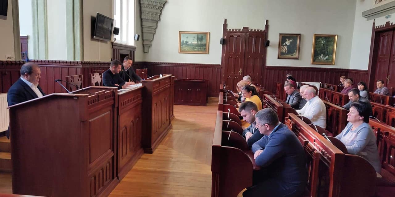 Рішення «Про тимчасове припинення видачі Дозволів на проведення земляних робіт на території міста Мукачево» прийнято на засіданні виконкому.