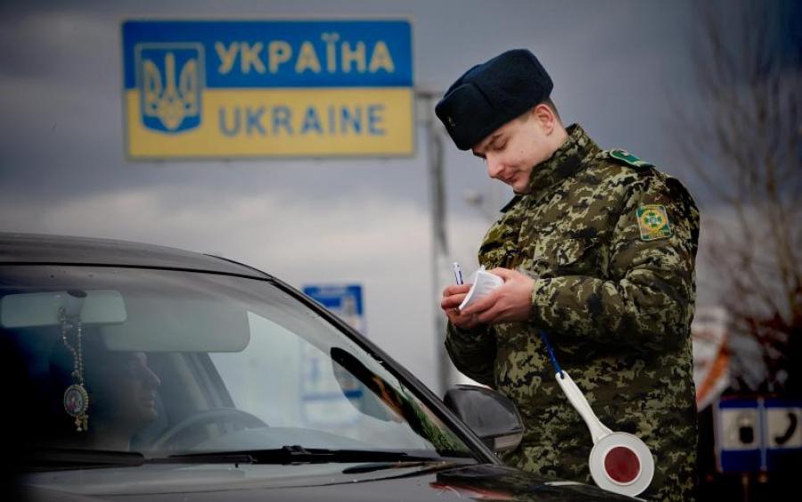 Дві спроби в’їзду на територію України за документами з ознаками підробки виявили прикордонники на пункті пропуску «Ужгород». 