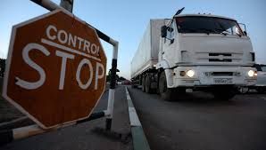 Російський "гуманітарний конвой" заїхав в Україну і вже розвантажується