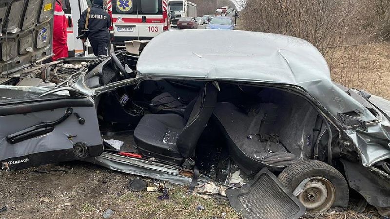 Поліція Полтавщини встановлює обставини ДТП, в якій травмовано трьох поліцейських
