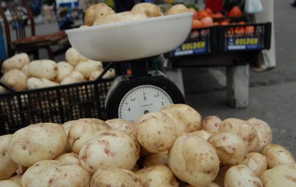 Вартість ранньої картоплі в Україні впала до найнижчого рівня за три роки і становить 9-17 гривень за кілограм.