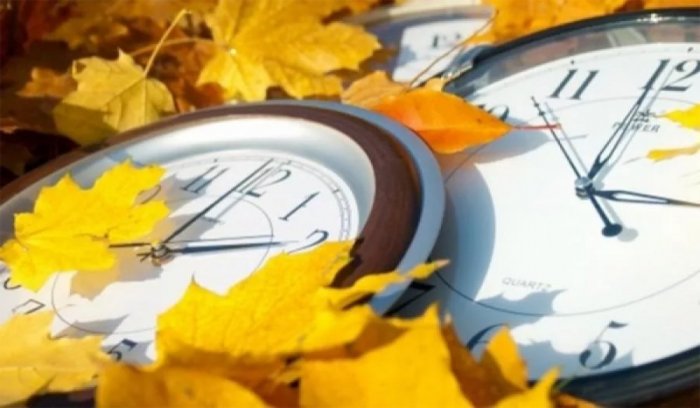 Цими вихідними українці переведуть годинники на зимовий час.