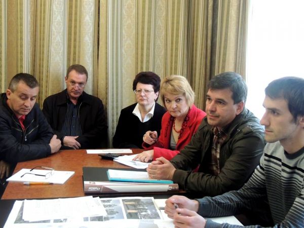 Сьогодні, 17 квітня в Берегові відбулась робоча нарада з питань оновлення площі Героїв.
