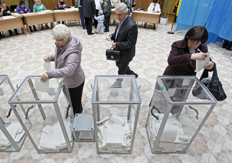 Підкупи виборців зафіксовані у 30% округів - КВУ 
