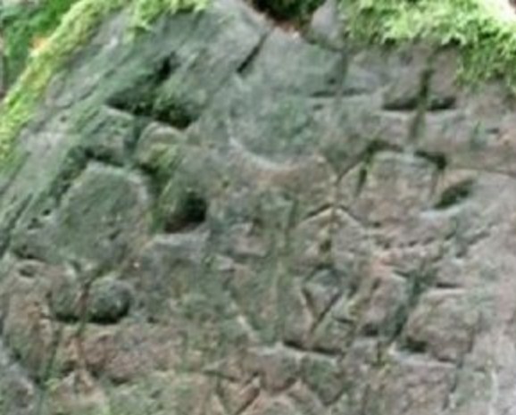 У Карпатах туристи знайшли кам’яні брили з дивними написами (ФОТО)