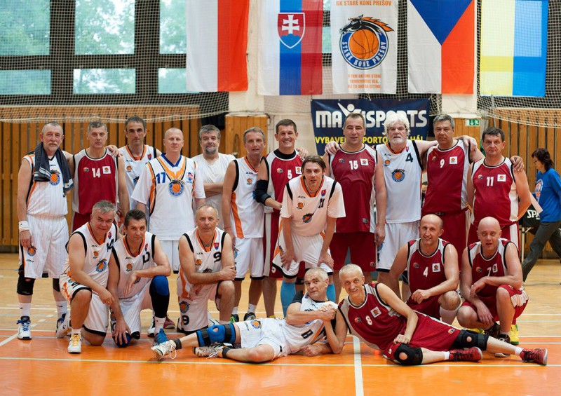 Мукачевские ветераны по баскетболу заняли призовые места на чемпионате в Словакии