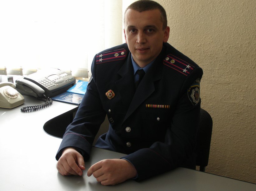 Начальник УМВС області полковник міліції Сергій Князєв представив особовому складу Хустського міськвідділу нового керівника.