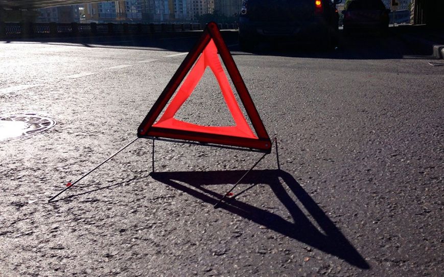 В Ужгороде на улице Дендеші произошла авария между тремя автомобилями, среди которых 