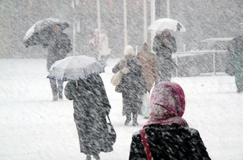 Пориви вітру й морози до -13°: чому зима не відпускає Україну і коли чекати +13°?