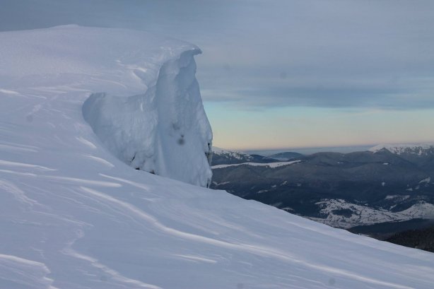 У Закарпатському гідрометеоцентрі попереджають, що 28-29 грудня на високогір′ї Закарпатської області очікується лавинонебнзпека.