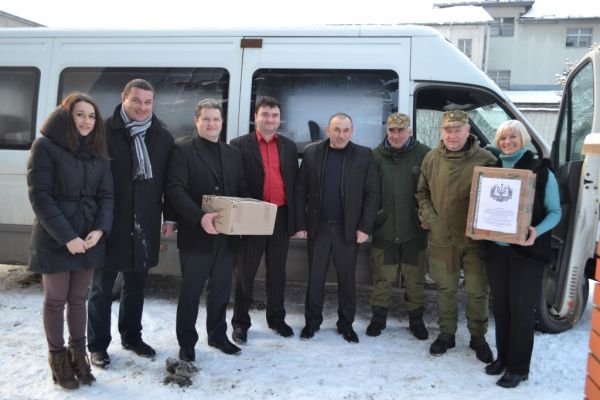 Тячевщина отправила бойцам в зону АТО лекарства, домашние колбаски и буштинські конфеты.