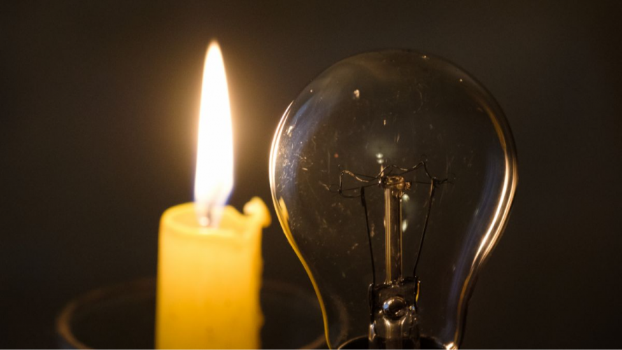 Зранку у понеділок в енергосистемі України зберігається дефіцит електроенергії.