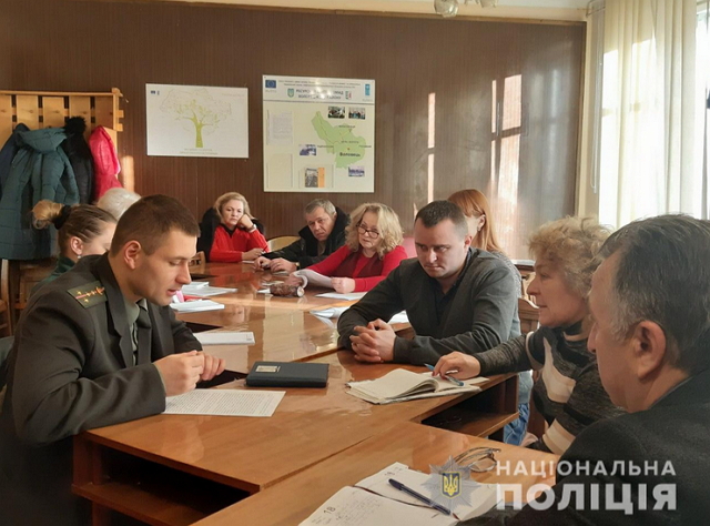 У залі Воловецької райдержадміністрації відбулося спільне засідання керівників соціальної служби у справах дітей, районної адміністрації, а також «Центру пробації».