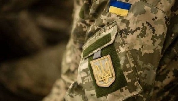 В Ужгороді місцевого жителя засудили за агресію на адресу військовослужбовця, яка йшла вулицею.