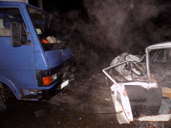 Співробітники Виноградівського відділення поліції з’ясовують обставини автопригоди, в якій постраждав водій машини.
