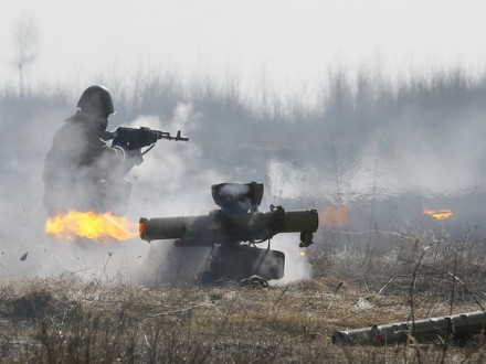 В течение сегодняшнего дня интенсивность обстрелов со стороны боевиков возросла. Эпицентром обстрелов боевиков остаются украинские позиции вблизи Авдеевки.