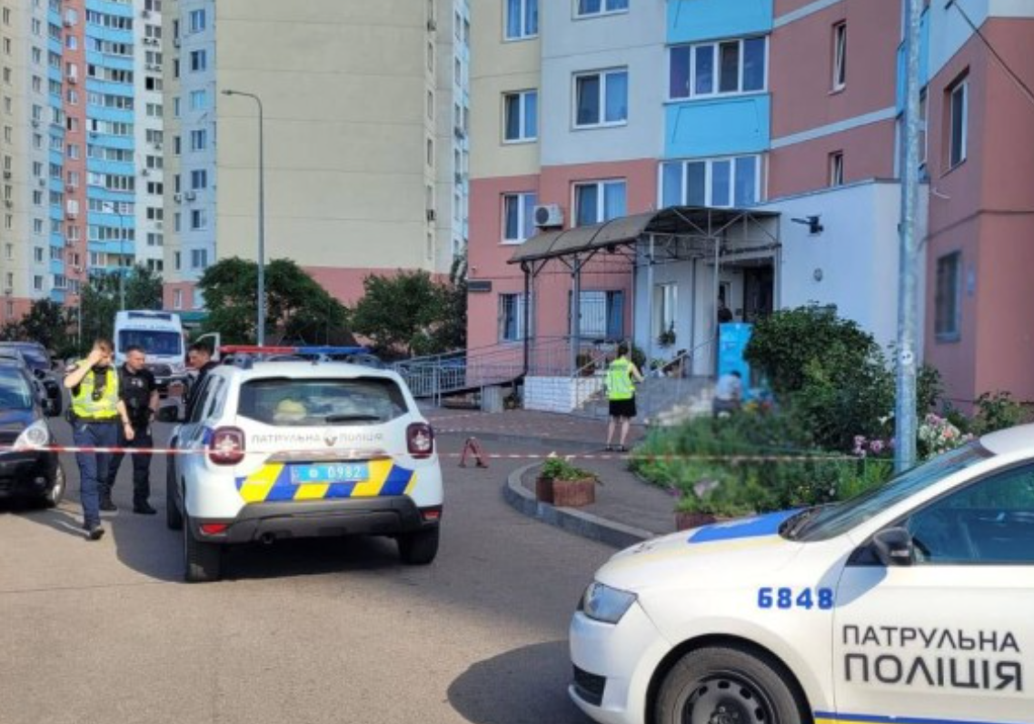 З 21 поверху випав 4-річний хлопчик: дитина загинула миттєво на очах у сестри
