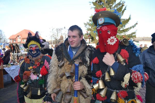 9 січня, на третій день святкування Різдва, У Тячеві пройшов районний огляд-конкурс вертепів та колядницьких колективів «Вертеп-2018» та фестиваль «Червене вино».
