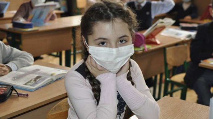 Прем'єр-міністр Денис Шмигаль розповів про те, як буде організована робота шкіл з 1 вересня з огляду на епідемію коронавірусу.

