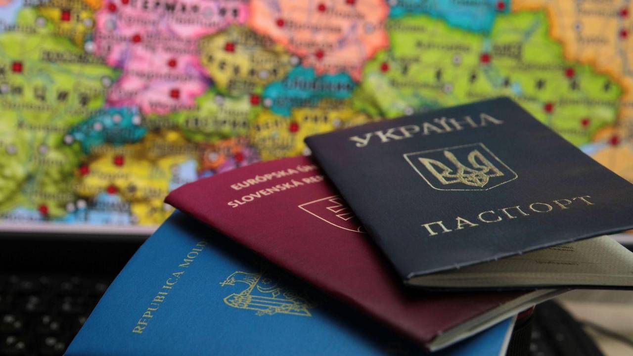 Ряд народних депутатів вирішили внести зміни до Законів України, якими передбачено відповідальність за подвійне громадянство.
